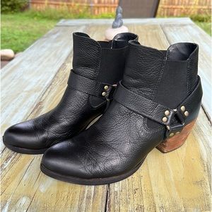 Korks Black Leather Western Bootie